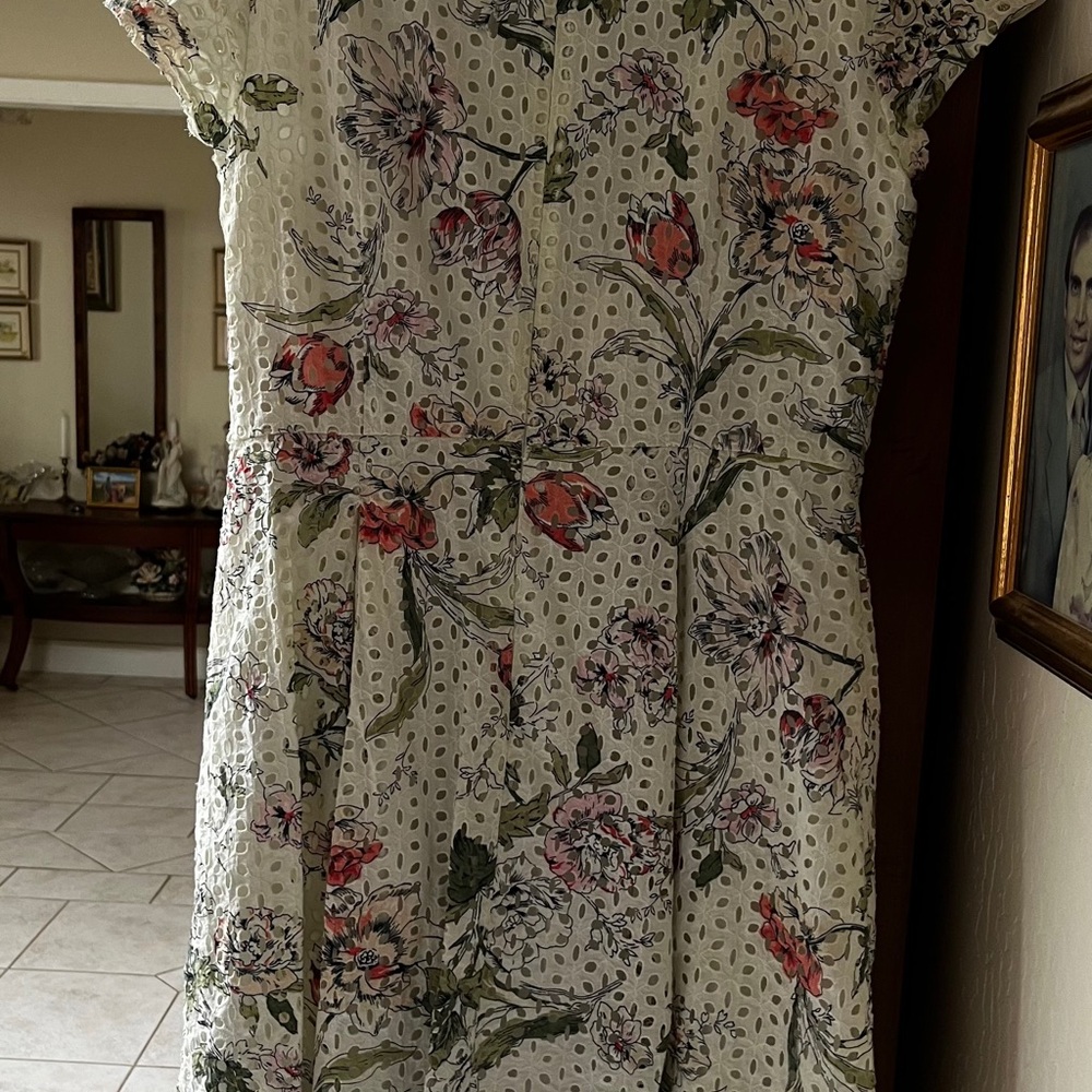 Ann Taylor Cream Floral print Midi Dress- size 10 fit and flair excellent - Picture 6 of 14